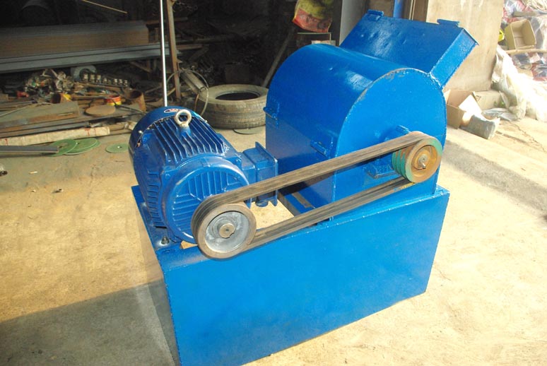 粉餅機，碎餅機，大餅打碎機，花生茶籽大豆餅粉碎機